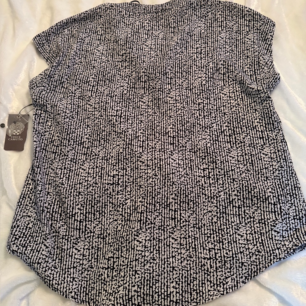 Vince Camuto Women's Black and White Patterned Top - Picture 6 of 8